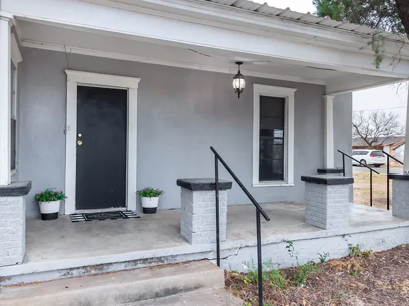 900 N Bridge St, Brady, TX 76825