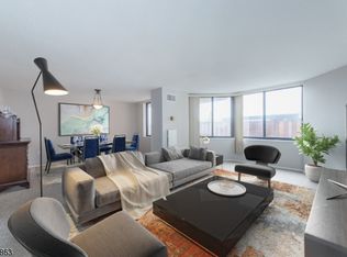 114 Harmon Cv, Secaucus, NJ 07094