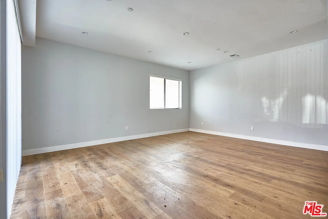 3 bed, 3.0 bath, 1545 sqft, $4,000 — Photo 3