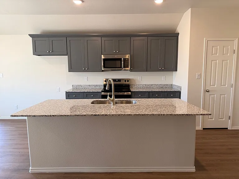1337 Loess St — Photo 3