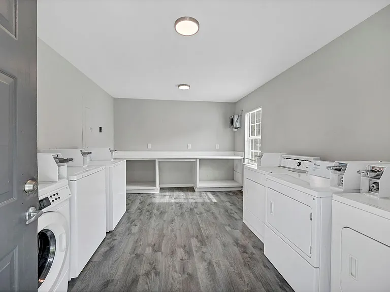 Rose Hill Garden Apartments — Photo 37