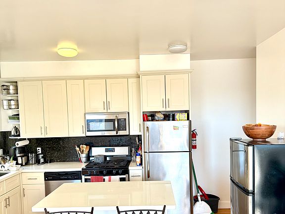 5th image of 7 Leroy Pl #1