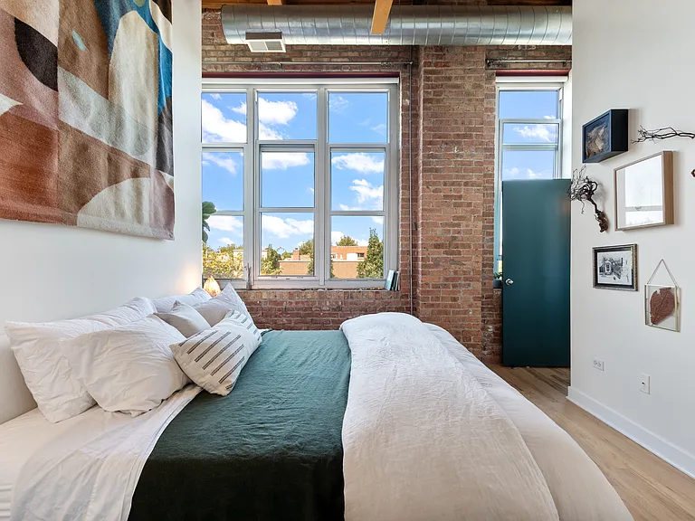 2111 W Churchill St #306 — Photo 7