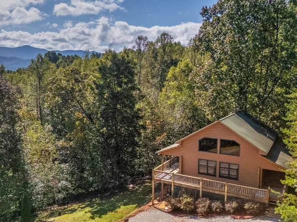 314 Ruby Rdg, Young Harris, GA 30582