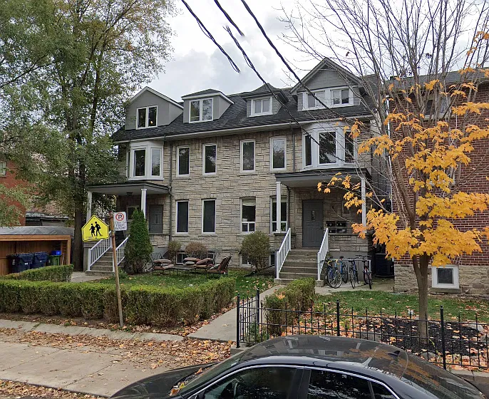 College St — Photo 1