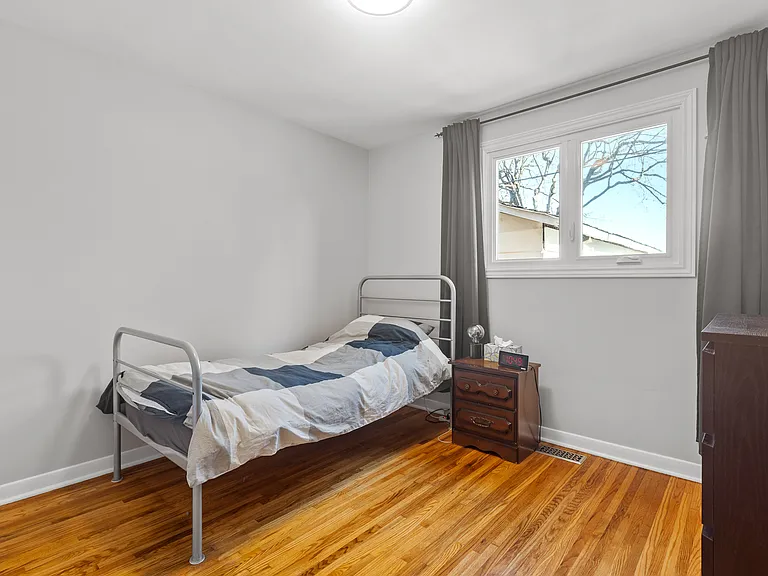 1263 Cobden Rd #1 — Photo 12