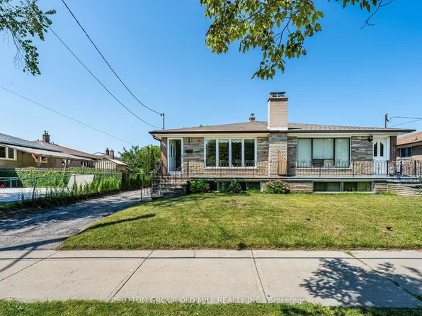 151 Lanyard Rd, Toronto, ON M9M 1Z3