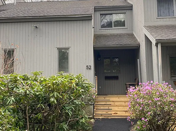 52 Brookside Dr, Stratham, NH 03885