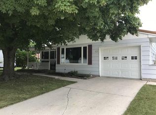 615 S 31st St, Manitowoc, WI 54220