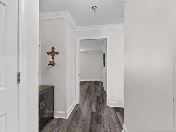 4th image of 300 Johnson Ferry Rd #B-812