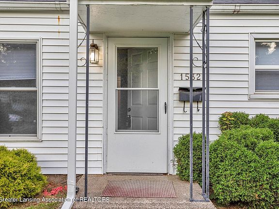 5th image of 1532 Roselawn Ave