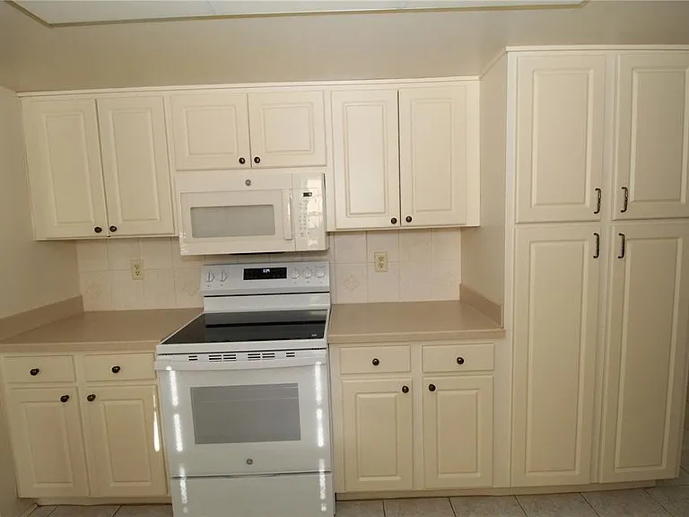 301 Bryce Ct — Photo 16