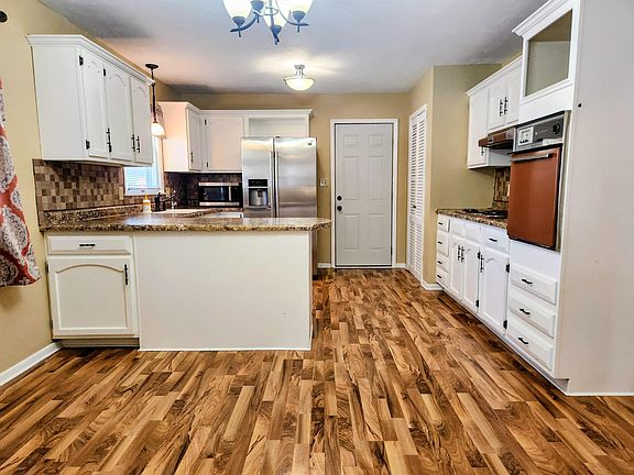 5th image of 1015 E 12th St