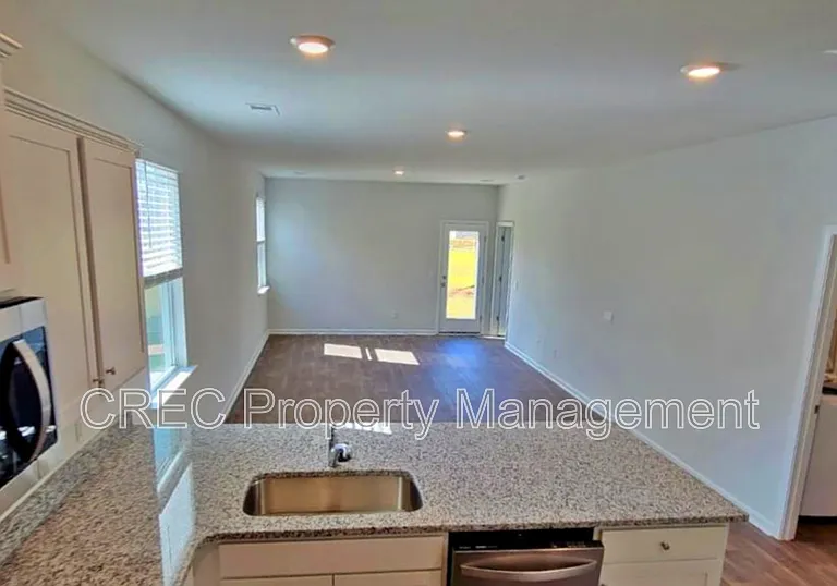 817 Lilyford Ln — Photo 3