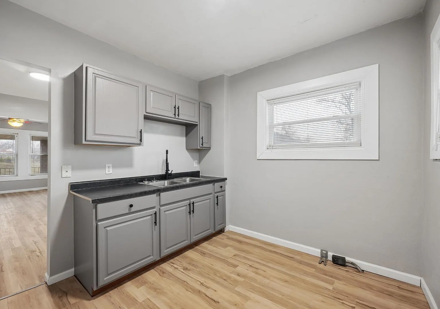 3807 Manola Ave — Photo 2
