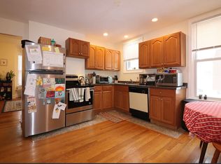 214 Freeman St #1A, Brookline, MA 02446