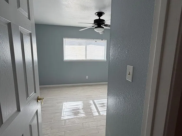 4309 Rosewall St — Photo 15