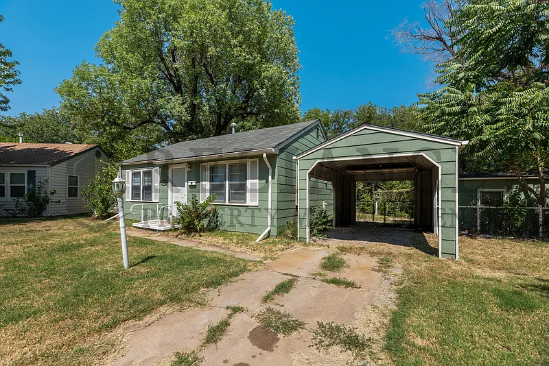 2 bed, 1.0 bath, 720 sqft, $925 — Photo 2