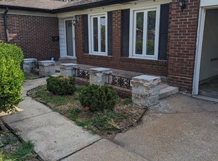 2030 Aqueduct Dr, Florissant, MO 63033