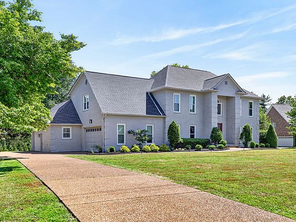 3rd image of 209 Barrington Ct W