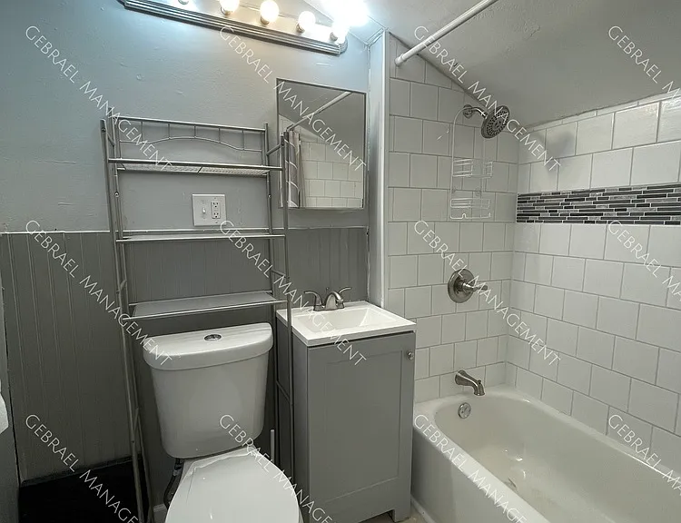 916 Perry St — Photo 21