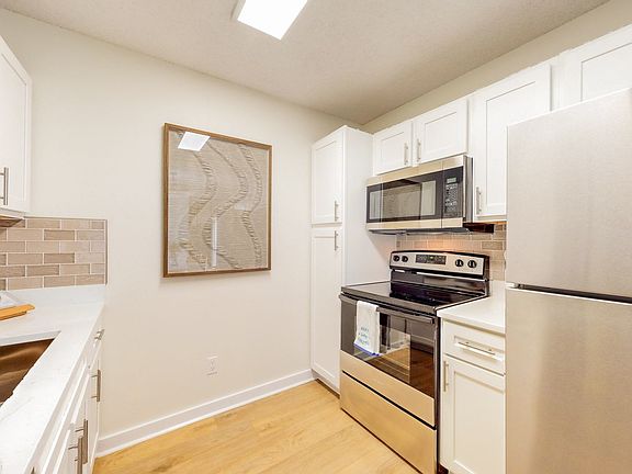 3rd image of 13900 Newton St #301