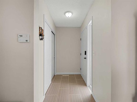 4th image of 79 N Macewan Meadow Rise NW