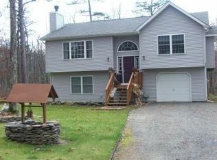 157 Lakewood Dr, Milford, PA 18337