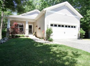 7086 Crescent Dr, Pentwater, MI 49449