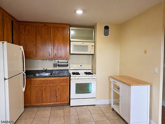 5th image of 39 E 39Th St #G