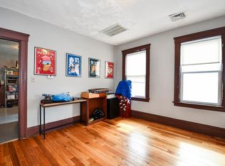 97 Arthur St APT 3, Worcester, MA 01604