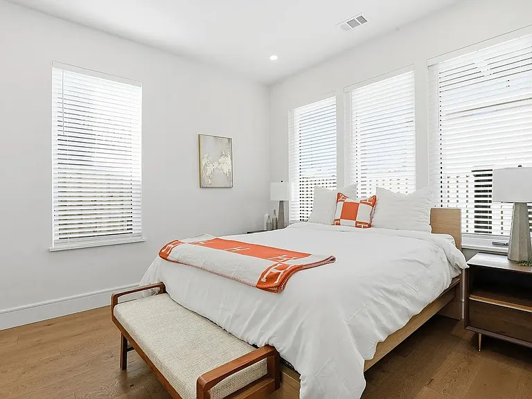 Luxury New Construction Rental Near Starland, SCAD & Ardsley Park with Garage and Private Courtyard — Photo 47
