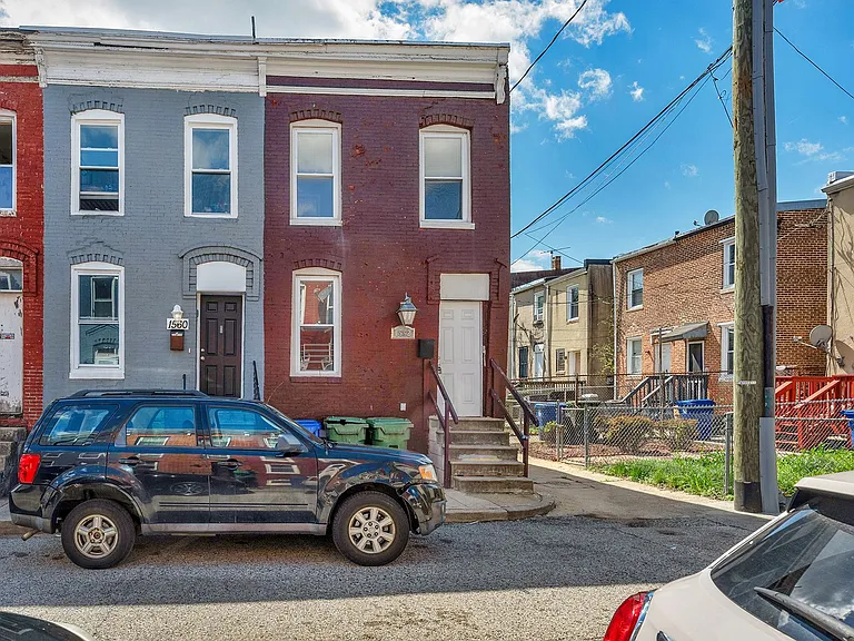 1562 N Woodyear St — Photo 20
