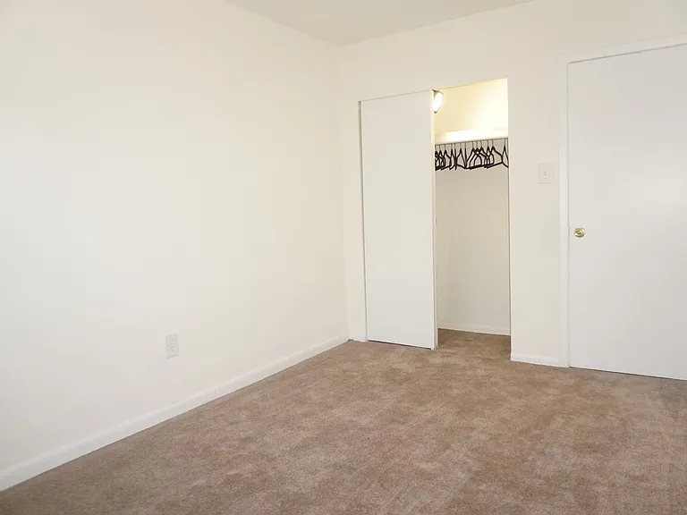 Oakwood Apartments — Photo 28
