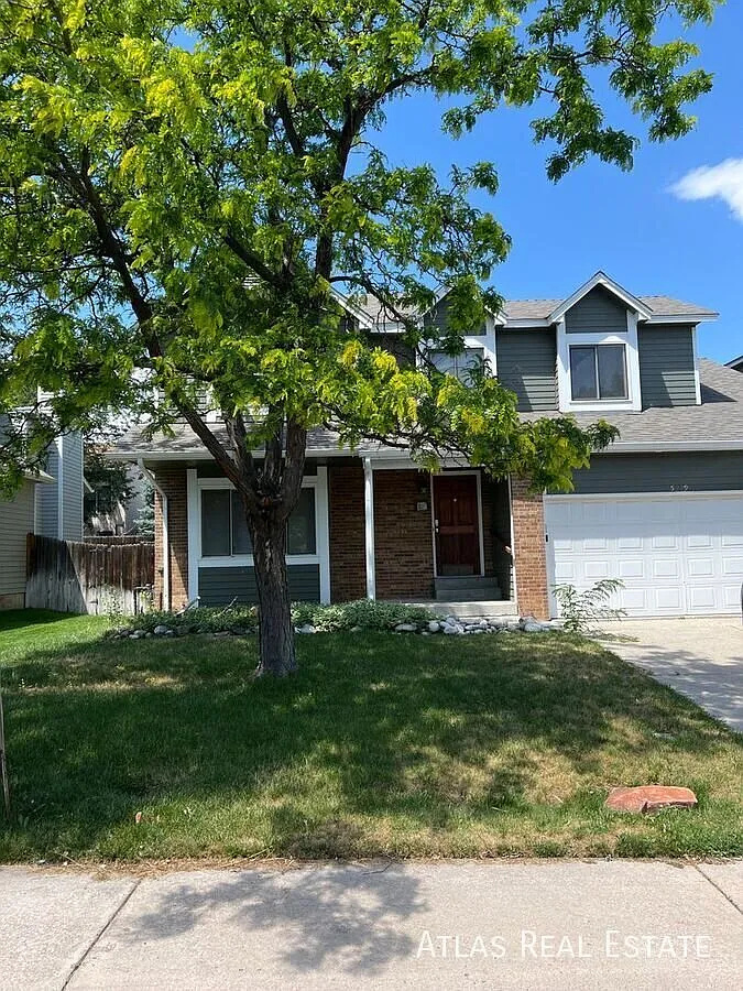 Spacious 3bd/3ba House with Fenced Yard & Covered Patio in Centennial — Photo 1