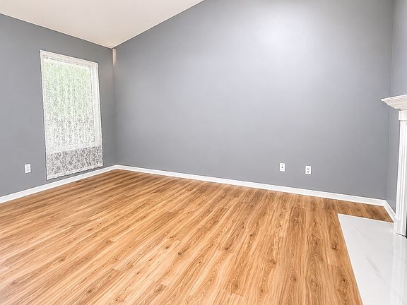 3rd image of 206 Brittany Park Cir