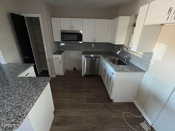 4th image of 5725 HILLMAN Drive