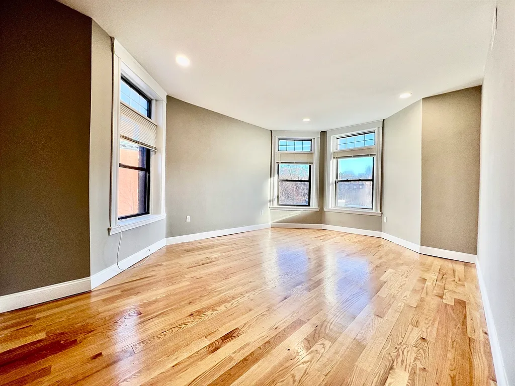 5 bed, 1800 sqft, $4,500 — Photo 2
