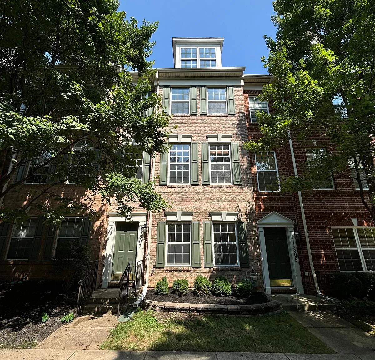 4 bed, 4.5 bath, 2200 sqft, $3,150 — Photo 1