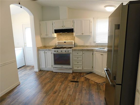 5th image of 15 Sharon Dr