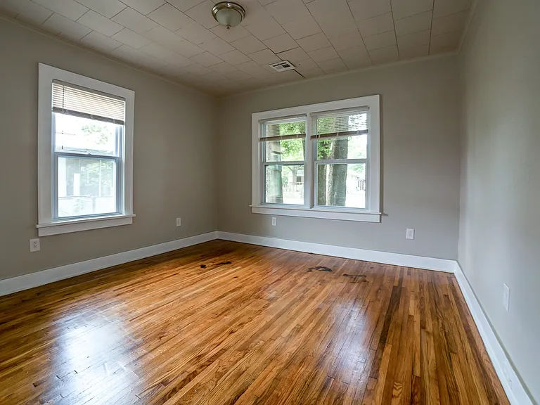 1733 E Marshall St — Photo 2