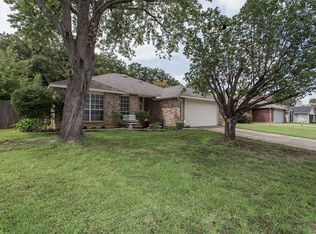 2106 Wedgewood Dr, Grapevine, TX 76051
