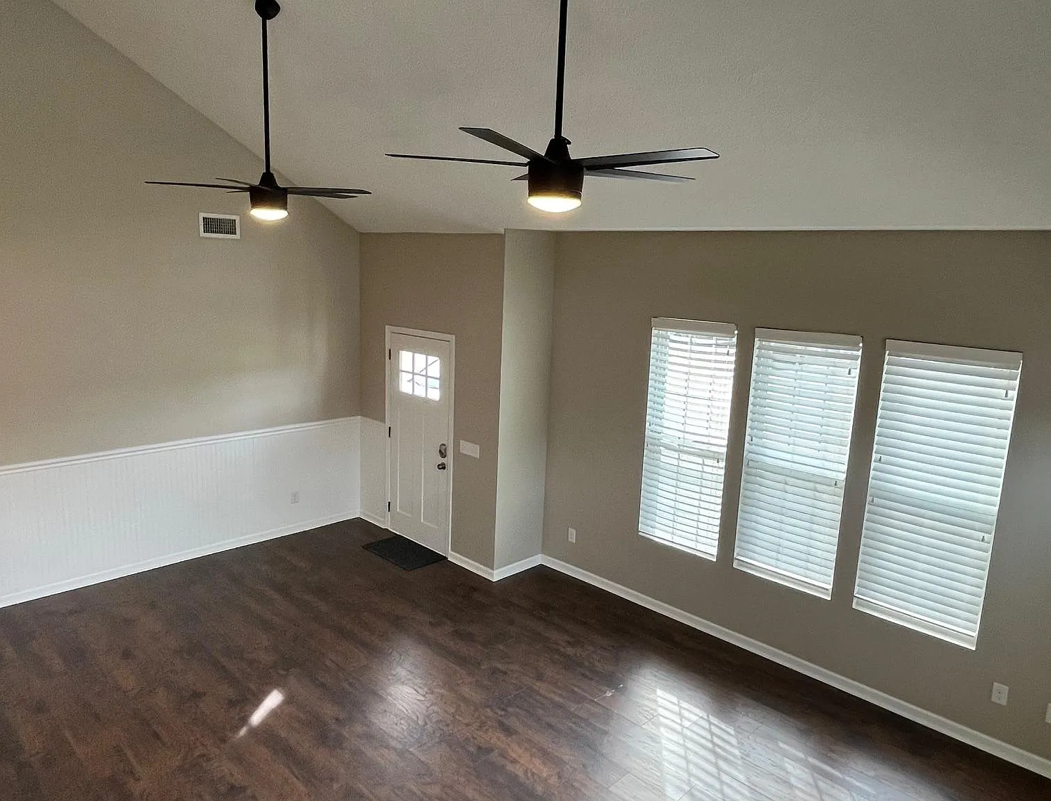 3 bed, 2.5 bath, 1565 sqft, $2,050 — Photo 4