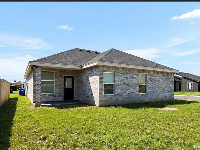3132 Zurich Ave — Photo 12