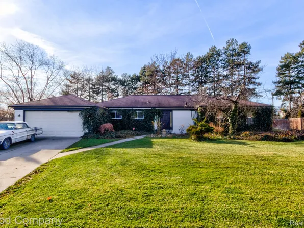 5245 Berwyck Dr, Troy, MI 48085