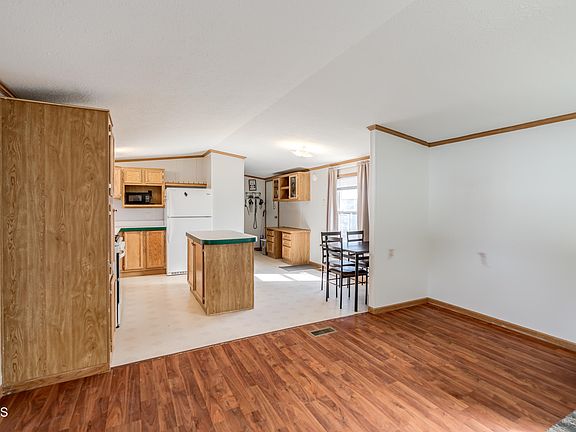 3rd image of 4755 British Dr