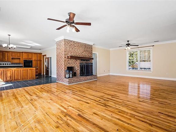 3rd image of 10052 Plantation Dr