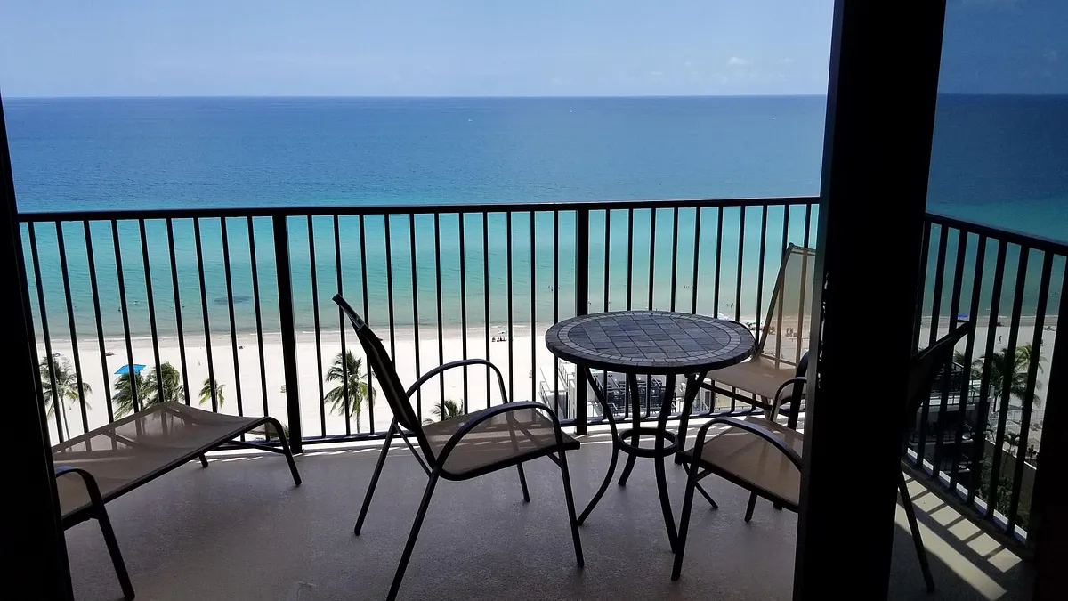 Building Photo - 2101 S Ocean Dr #1712