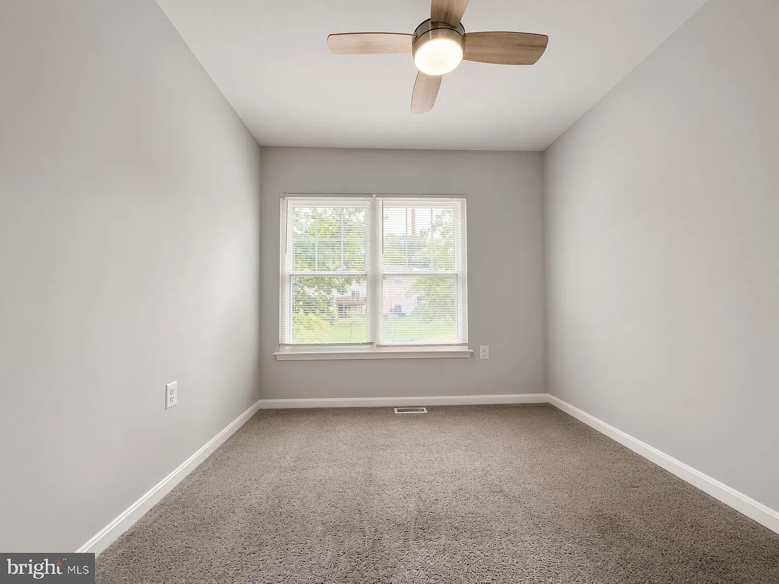 4 bed, 2.5 bath, 1216 sqft, $2,700 — Photo 3