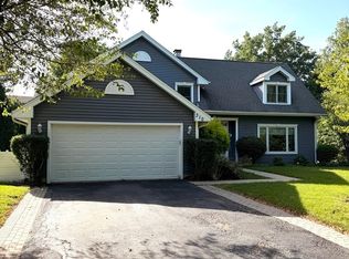 310 Chesterfield Ln, Vernon Hills, IL 60061